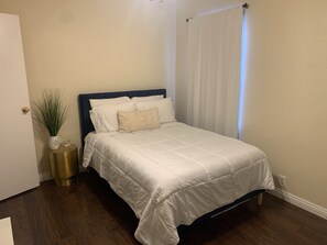 1 bedroom, WiFi, bed sheets - Cozy Inglewood Home (Los Angeles)