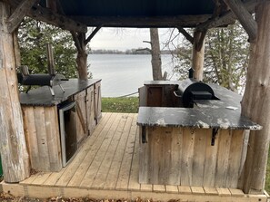 Property grounds - Very private Lakehouse rental (Ennismore)