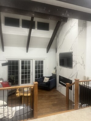 Living area - Very private Lakehouse rental (Ennismore)