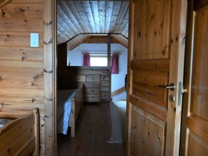 2 soveværelser, internetforbindelse