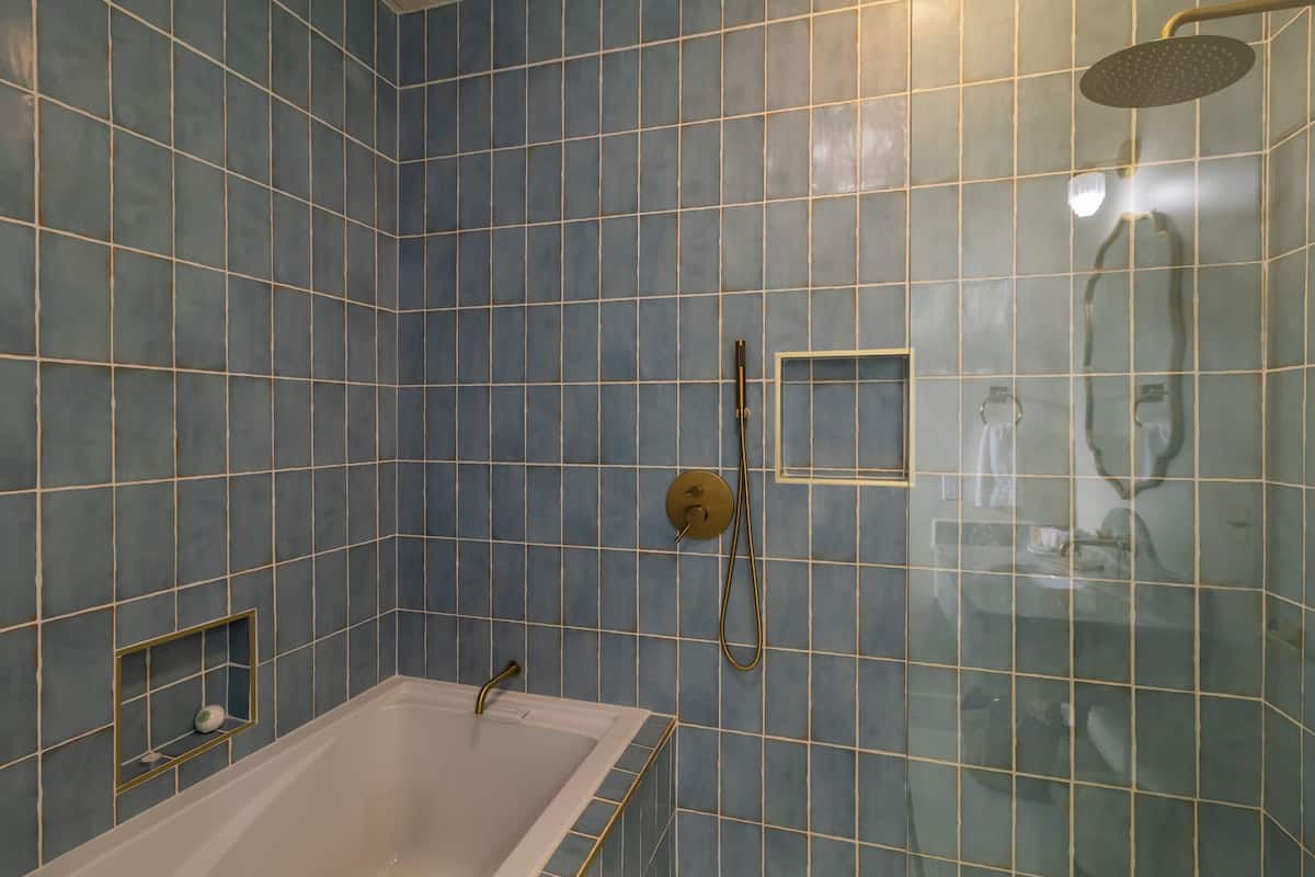 Luxe kamer, 1 slaapkamer | Luxe beddengoed, bedden met traagschuimmatrassen, een laptopwerkplek