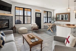 Smart TV, fireplace