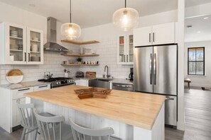 Private kitchen - Pristine Brand New townhome Amazing Stowe Location (Stowe)