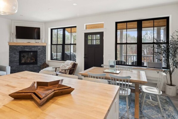 Dining - Pristine Brand New townhome Amazing Stowe Location (Stowe)