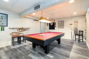 Game room - Expansive Stowe home, amazing location and hot tub (Stowe)