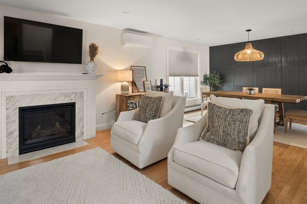 New! Chic 3-Bedroom Retreat in the Heart of Stowe (2532)