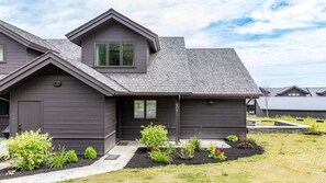 Exterior - Stunning Trapp Lodge Townhouse, Brand New in Stowe (Stowe)