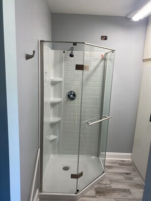 Shower, hair dryer, towels, soap - David's Place, Relaxing, calm 3 bedroom 2 full baths in a quiet neighborhood. (Monroe)
