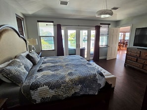 5 bedrooms, iron/ironing board, free WiFi, bed sheets