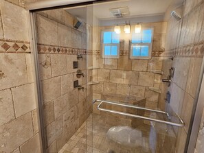 Shower, hair dryer, bidet, towels - Tarpon Lagoon 4 Bedroom 4 Bath with heated pool on crystal clear deep Lagoon (Marathon)