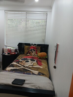 3 chambres, fer et planche à repasser, Wi-Fi, draps fournis