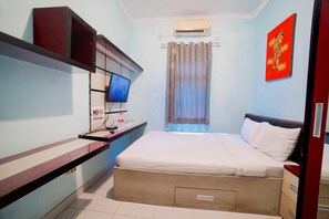 Standard Double Room | Meja, langsir/tirai gelap terus, kalis bunyi, Wi-fi percuma 