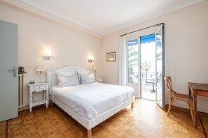 2 bedrooms, iron/ironing board, travel cot, free WiFi