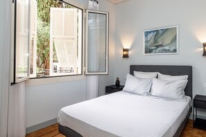 2 habitaciones, tabla de planchar con plancha y cuna de viaje
