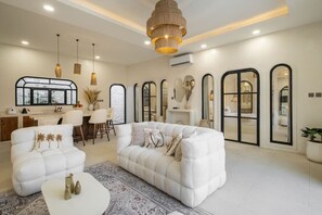 Smart TV - New Villa Casa Thalasa Azure Heart of Canggu (Canggu)