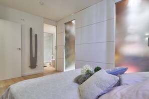 2 soverom, safe på rommet, skrivebord og strykejern/-brett