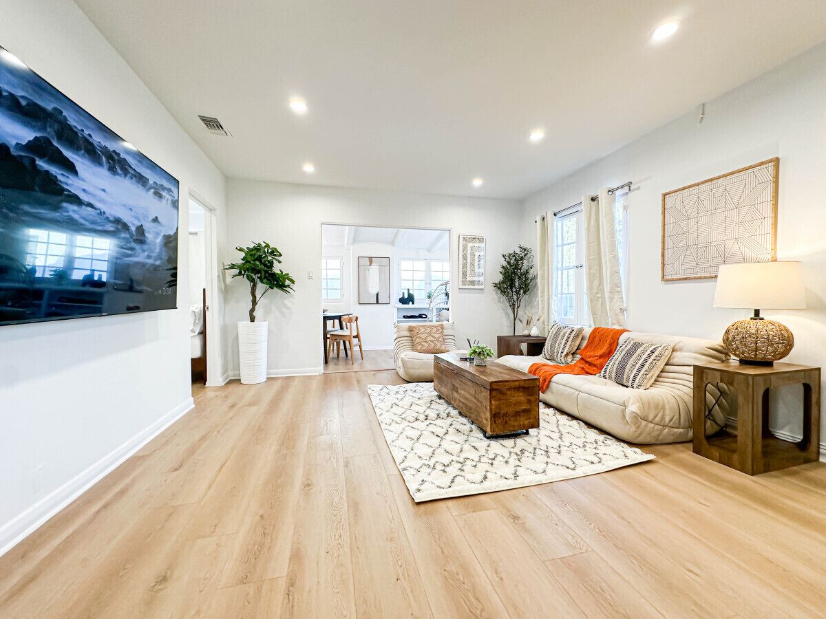 Modern 2-Bedroom Gem Close to Beverly Hills - DOH2