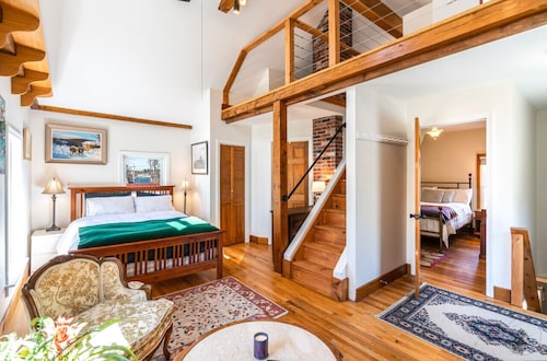 Hidden gem nestled on a peaceful side street in Boothbay Harbor