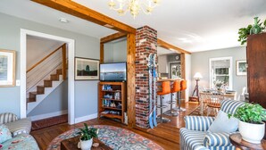 Living area - Hidden gem nestled on a peaceful side street in Boothbay Harbor (Boothbay Harbor)