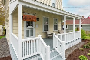 Exterior - Hidden gem nestled on a peaceful side street in Boothbay Harbor (Boothbay Harbor)