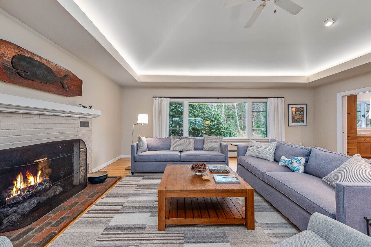 Smart TV, books, offices