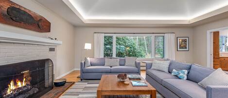 Smart TV, books, offices