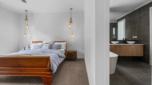 4 bedrooms, desk, iron/ironing board, WiFi