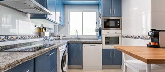 Stylish Seaview Townhouse: 3BR, Pool, 4 Terraces,