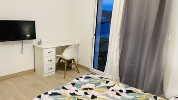 3 bedrooms, iron/ironing board, travel cot, free WiFi