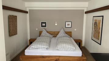 1 Schlafzimmer, Schreibtisch, Bügeleisen/Bügelbrett, Reisekinderbett