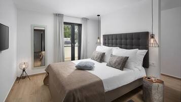 4 bedrooms, iron/ironing board, travel crib, free WiFi