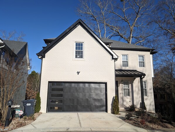 Front of property - Colony Suite - Bridgegate (Marietta)