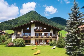 Exterior - Ferienwohnung Zellerberg 52qm, Balkon, Kochn., 1 Schlafz. , Wohnz., Nr. 1, Wlan (Ruhpolding)