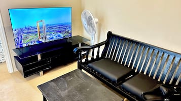Apartemen Eksklusif | Area keluarga | TV layar datar