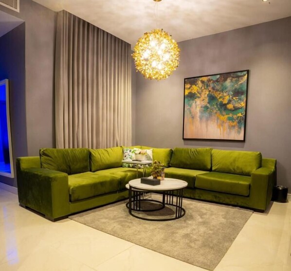 Family Suite, 3 Bedrooms, City View | Living area