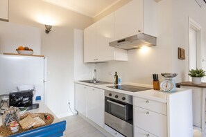 Réfrigérateur, four, plaque de cuisson, lave-vaisselle