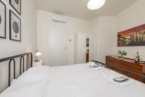 3 chambres, fer et planche à repasser, Wi-Fi, draps fournis