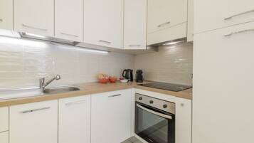 Refrigerador, horno, parrilla de estufa y lavavajillas