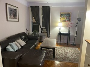 TV - Private Apartment in Bay Ridge Brooklyn NY, with off street parking, near subway (Brooklyn)