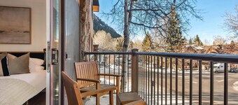 Renovated 2 BR/2 BA  In Town with AC!