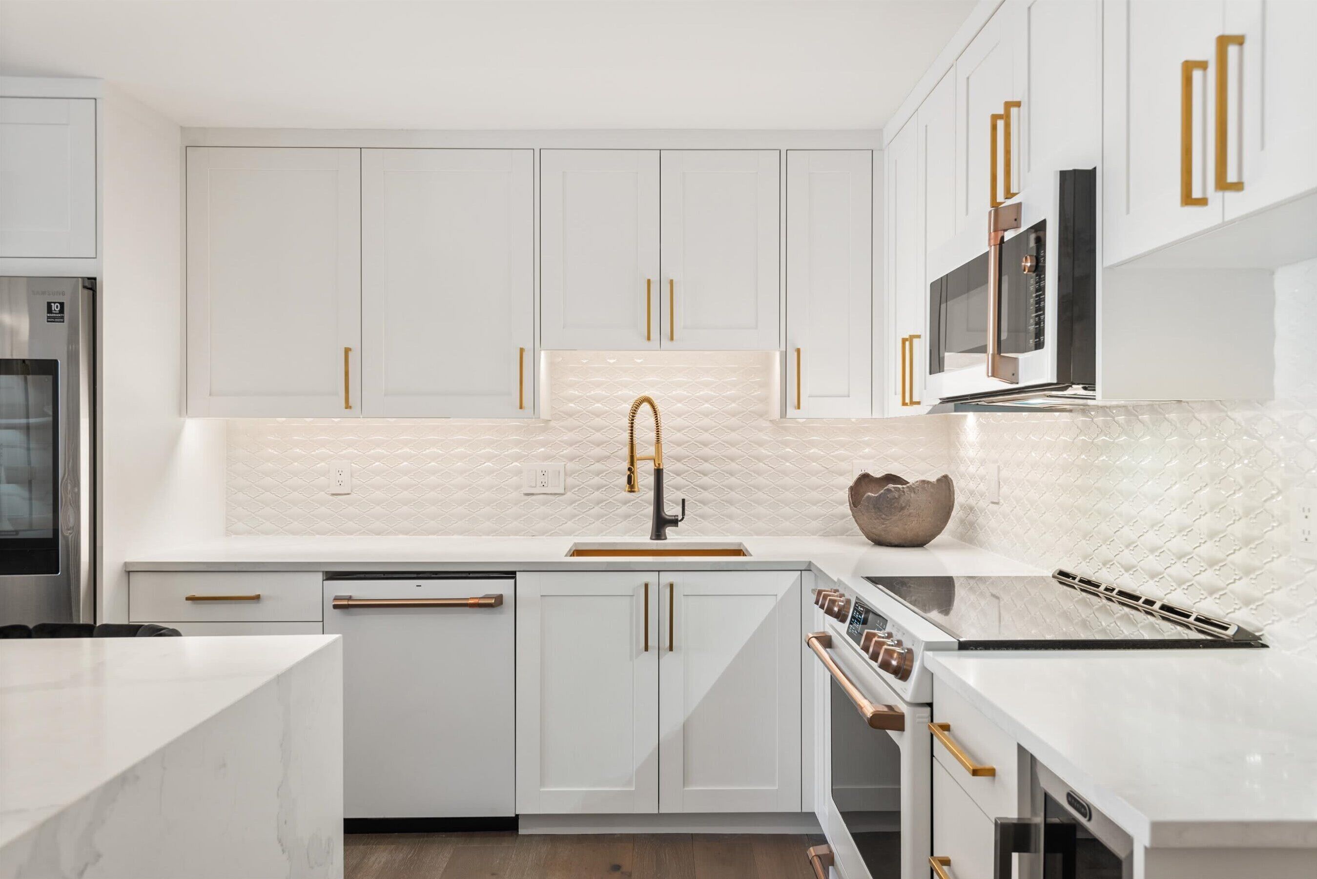 Refrigerador, microondas, horno, placa de cocina