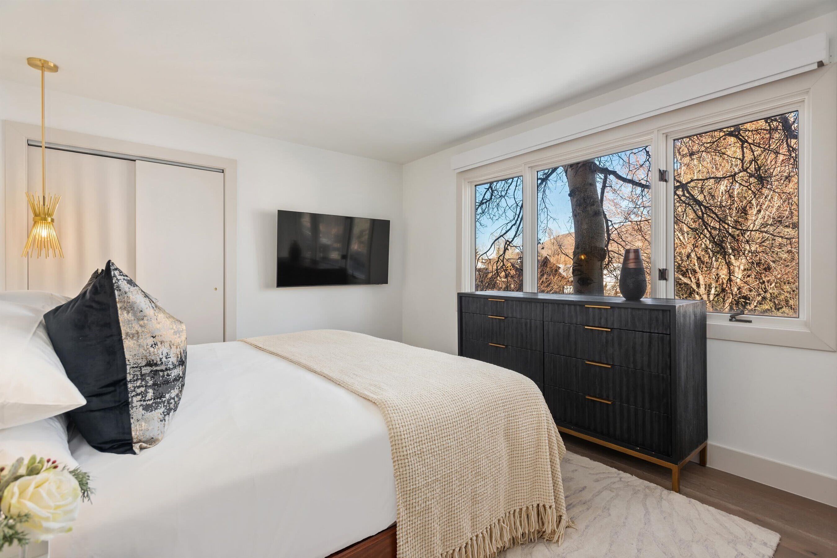 2 soverom, safe på rommet, skrivebord og strykejern/-brett