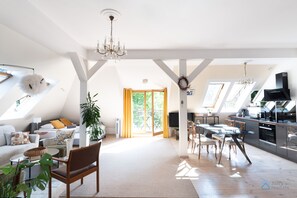 1 غرفة نوم وبديكورات فريدة لكل غرفة وطراز فريد لكل وحدة ومكتب