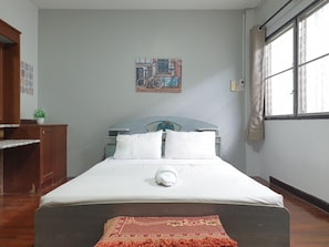 2 bedrooms, desk, iron/ironing board - 7-7 House Classic House for Family (Hat Yai)