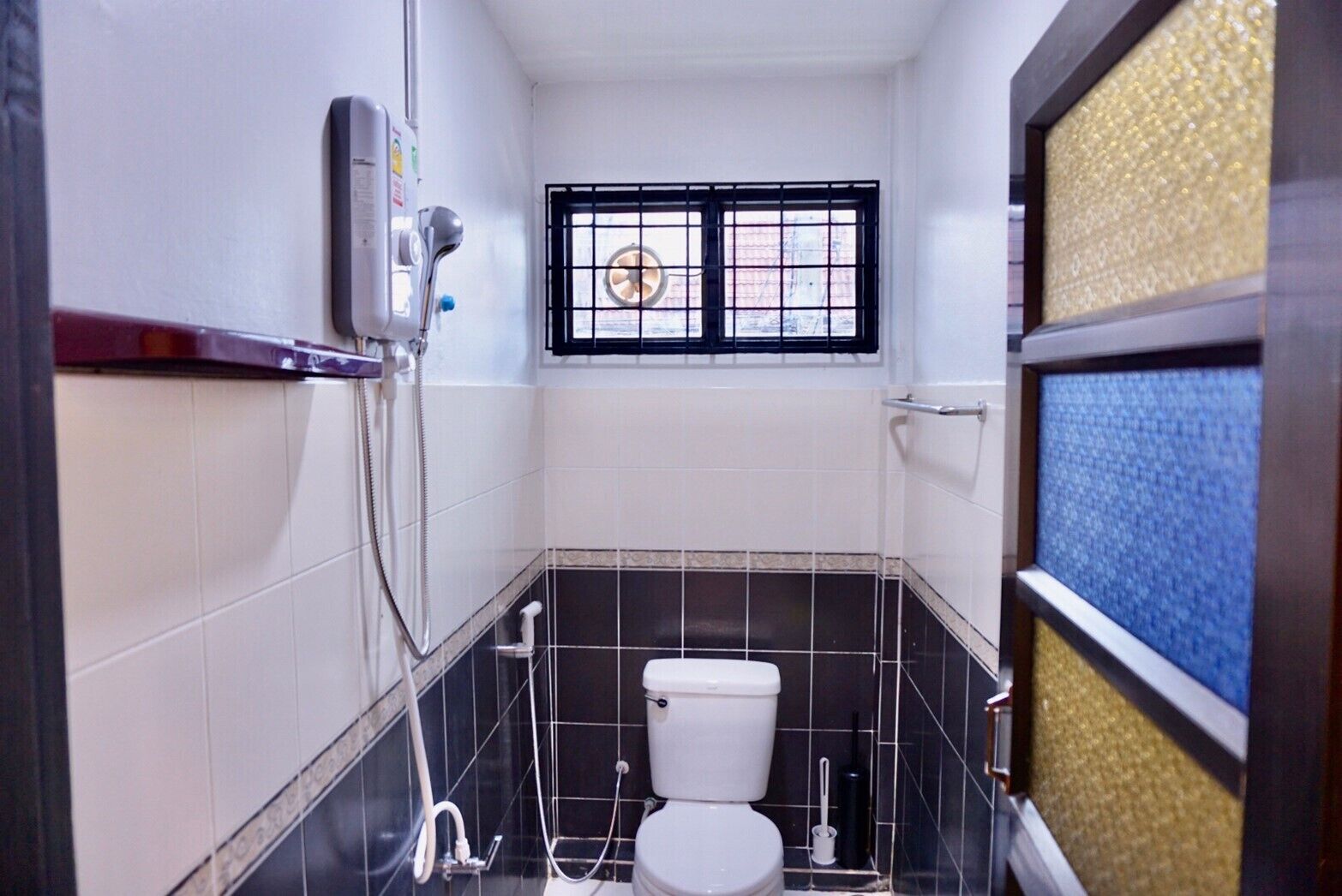 Family House, 2 Bedrooms, Non Smoking | Bathroom | Shower, rainfall showerhead, towels, toilet paper