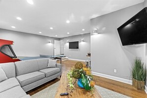 TV, fireplace