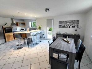 Dining - Maison Azul (Villard-Saint-Sauveur)