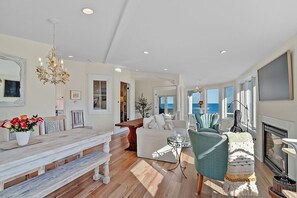 Interior - Gorgeous Oceanfront 2-Bdrm Apartment w/ Fireplace (Gloucester)
