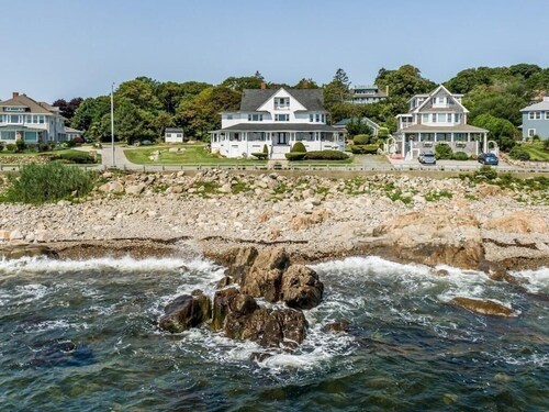 Gorgeous Oceanfront 2-Bdrm Apartment w/ Fireplace