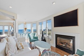 Living area - Gorgeous Oceanfront 2-Bdrm Apartment w/ Fireplace (Gloucester)